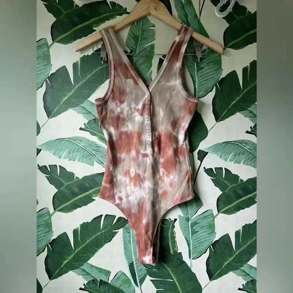 Wild Fable Womens Brown Tie Dye Ribbed Henley Bodysuit Sleeveless Medium - Picture 4 of 8